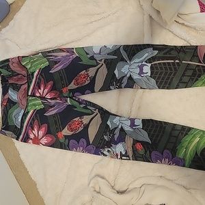 NWOT Nike sz M One Icon Clush Leggings floral